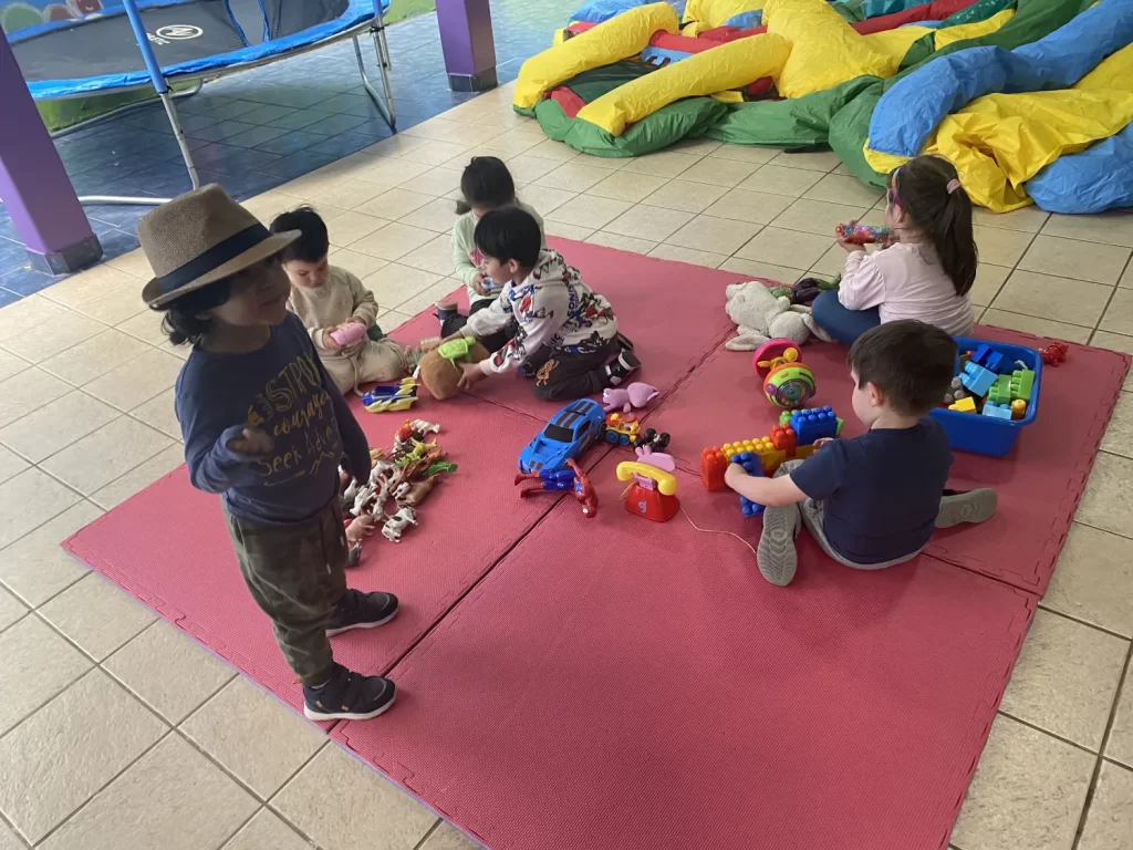 Jardín Infantil Happy House Alcántara Temuco - Semana del Párvulo 2024 Viernes Compartir Juguetes (1) Jardín Infantil Happy House Alcántara Temuco - Semana del Párvulo 2024 Viernes Compartir Juguetes