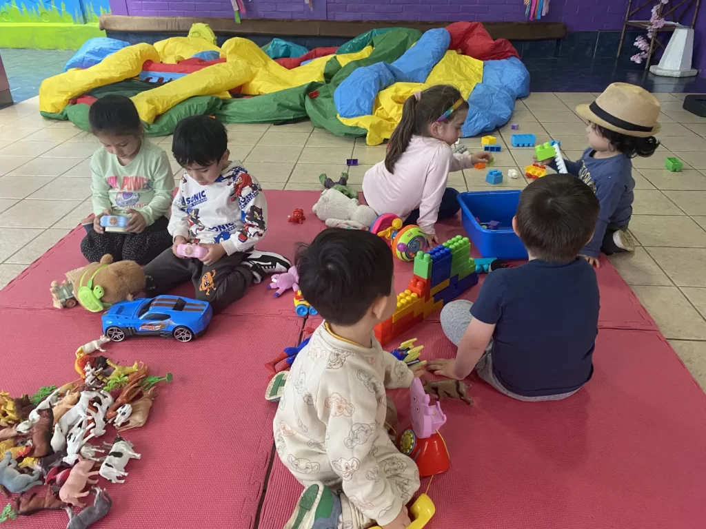 Jardín Infantil Happy House Alcántara Temuco - Semana del Párvulo 2024 Viernes Compartir Juguetes (2) Jardín Infantil Happy House Alcántara Temuco - Semana del Párvulo 2024 Viernes Compartir Juguetes