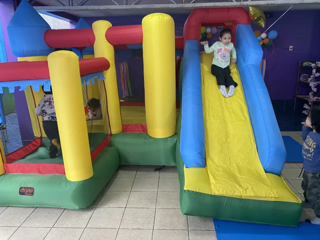 Jardín Infantil Happy House Alcántara Temuco - Semana del Párvulo 2024 Viernes Compartir Juguetes (4) Jardín Infantil Happy House Alcántara Temuco - Semana del Párvulo 2024 Viernes Compartir Juguetes